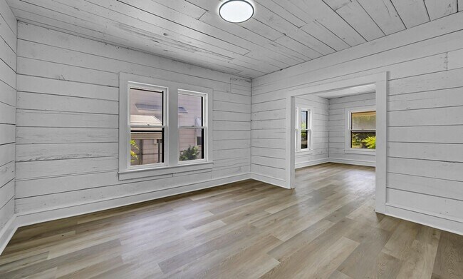 Building Photo - Spacious 3 Bed - 1 Bath House Near Downtown