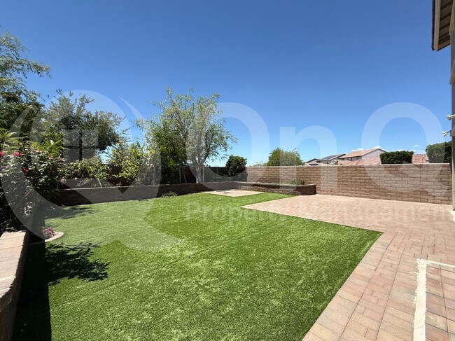 Building Photo - 10169 W Los Gatos Dr