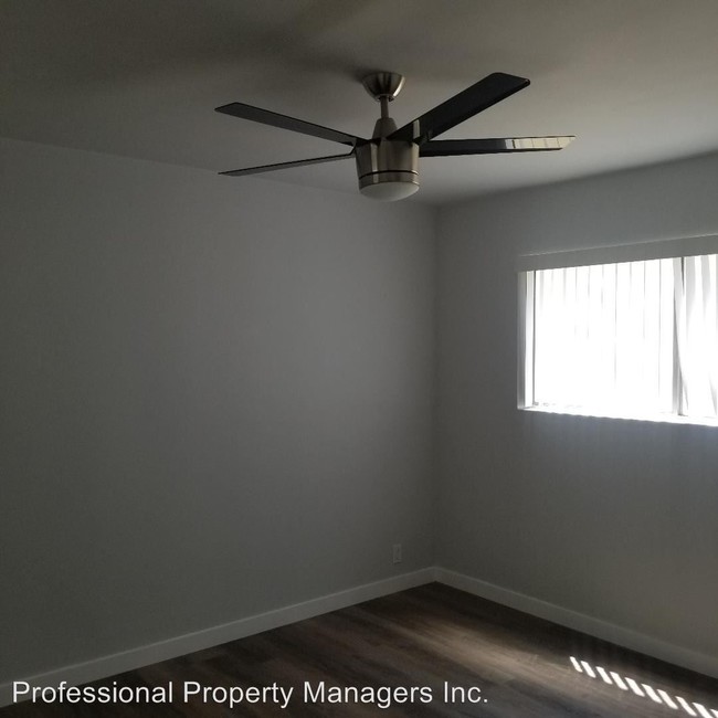Building Photo - 544 N Hayworth Ave