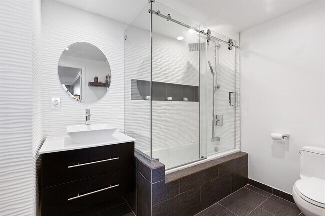 Building Photo - 6040 BLVD E