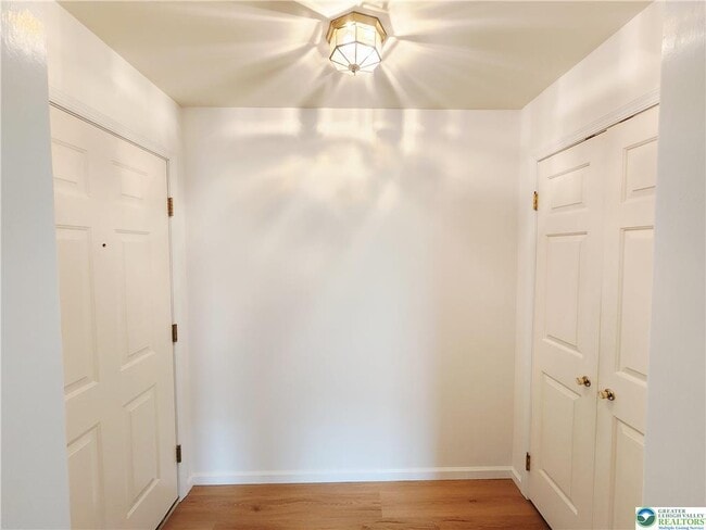 Building Photo - 4501 N Hedgerow Dr