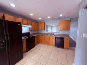 Building Photo - Beautiful Upgraded 3/2 Home in Jackson Heights!! Apply for FREE This Holiday Season!