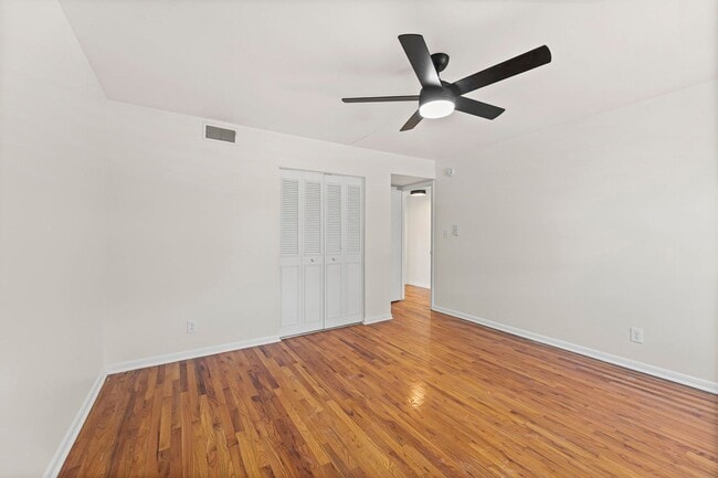 Building Photo - Walnut Apartments