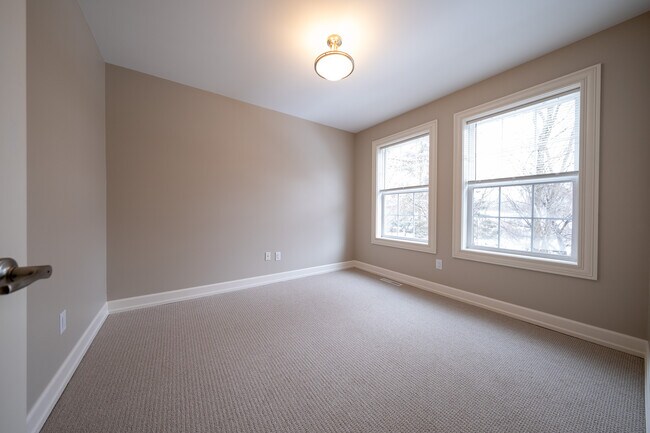 Building Photo - 3290 N Shore Dr