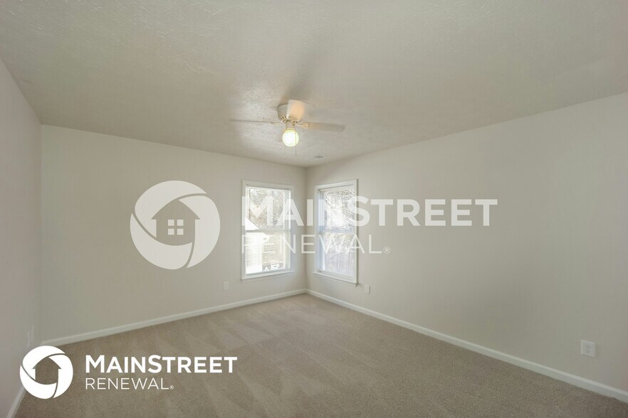 Building Photo - 8821 Lakecrest Way