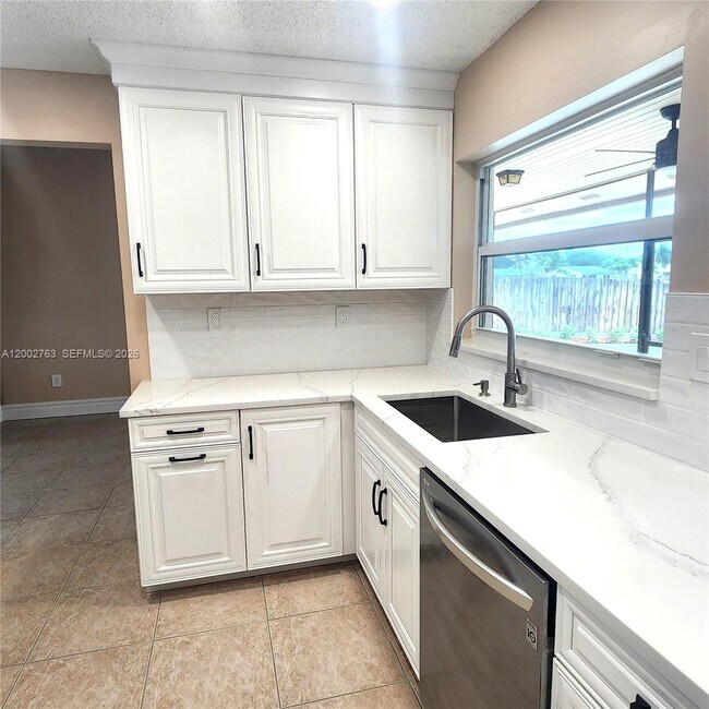 Building Photo - 11950 SW 49th Ct