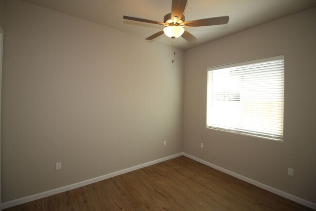Building Photo - BRAND NEW 2BED/2BATH with SOLAR - Clinton/Arthur