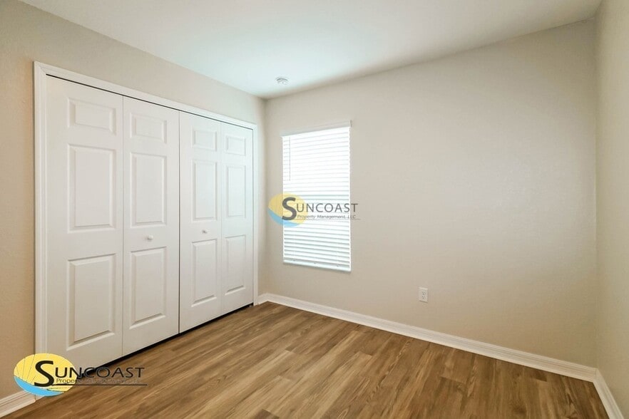 Building Photo - 9359 N Mendoza Way