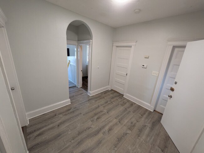 Building Photo - 156 Talbot Ave