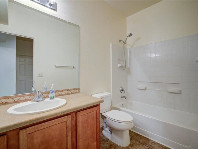 Building Photo - Spacious 3 Bedroom 2 Bathroom Home with Large Backyard & 2 Car Garage!