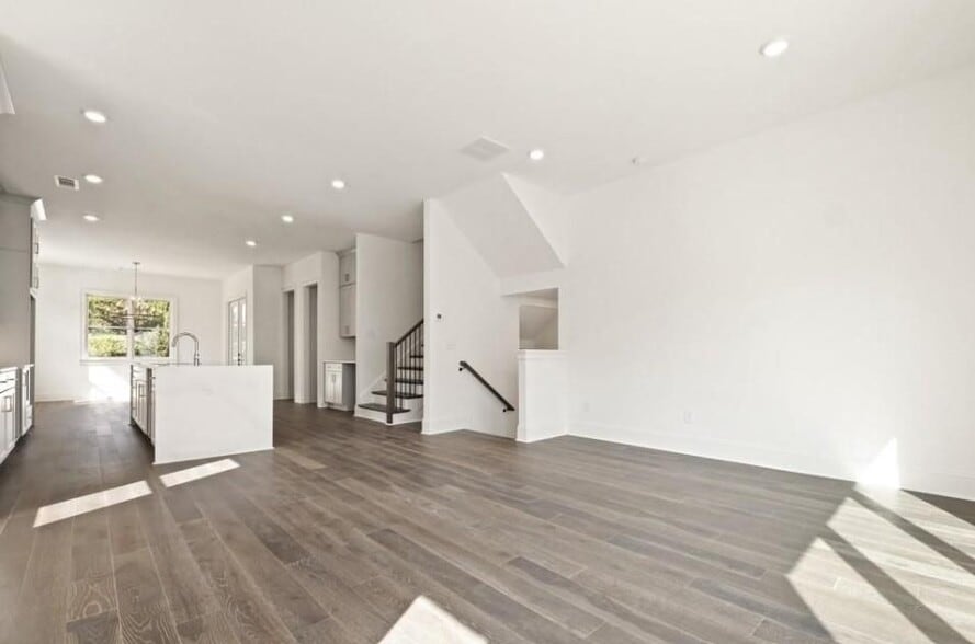 Building Photo - 3667 Peachtree Rd