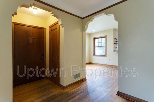 Building Photo - 1644 N Willamette Blvd
