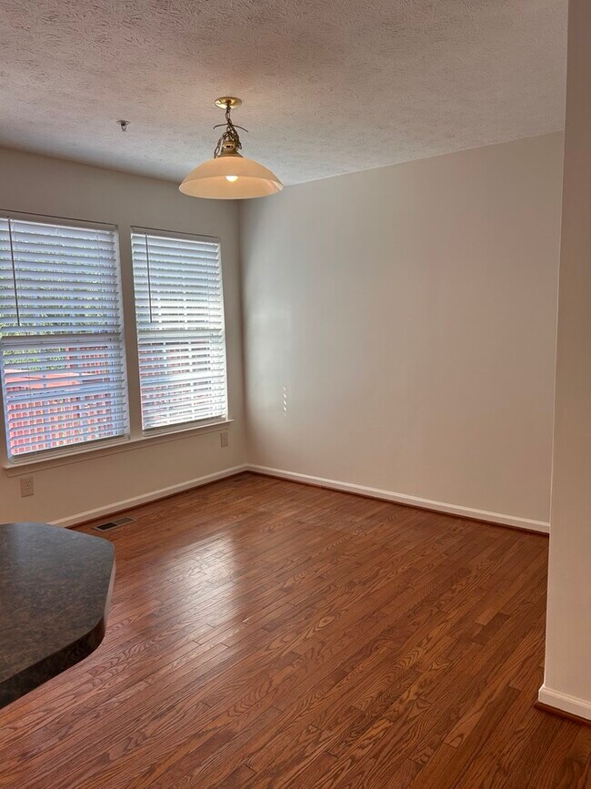 Building Photo - 306 Kestrel Dr