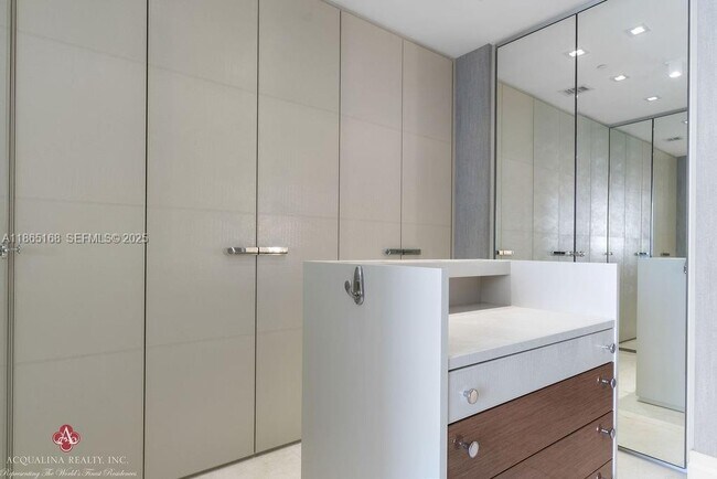 Building Photo - 17749 Collins Ave