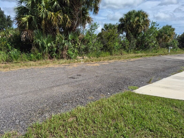 Building Photo - 2328 Bimini Ave