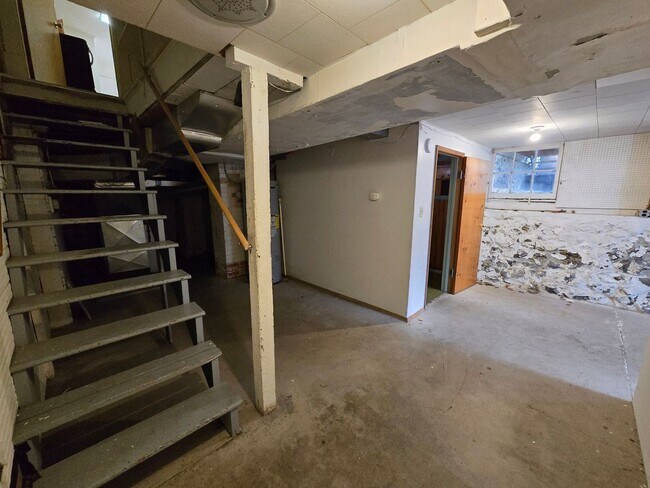 Building Photo - 331-33