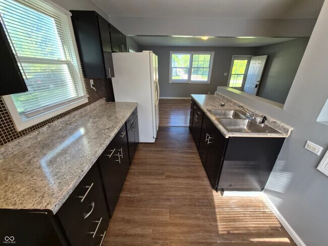 Building Photo - 3221 N Priscilla Ct