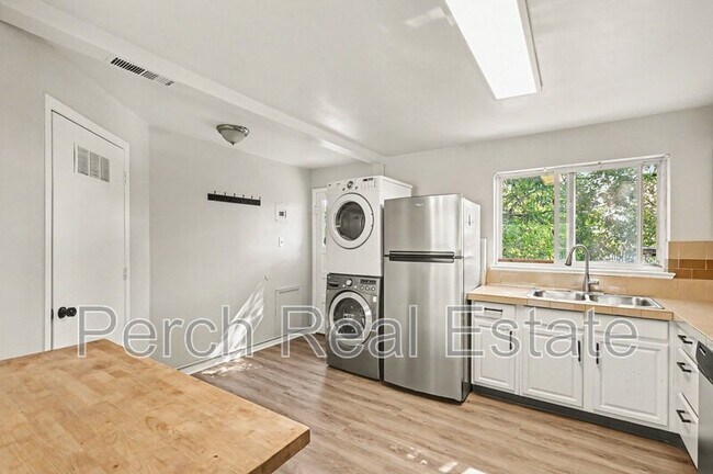 Building Photo - 954 Winona Ct