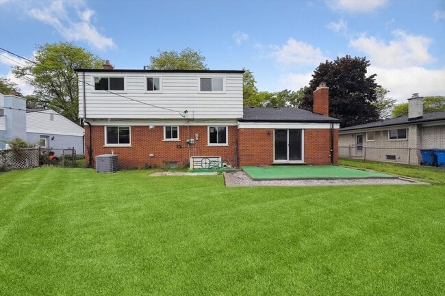 Building Photo - Move-In Ready 4 bedroom, 3 bathroom Home i...