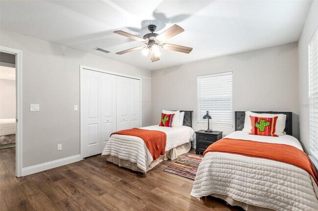 Building Photo - 4530 SE 14th St