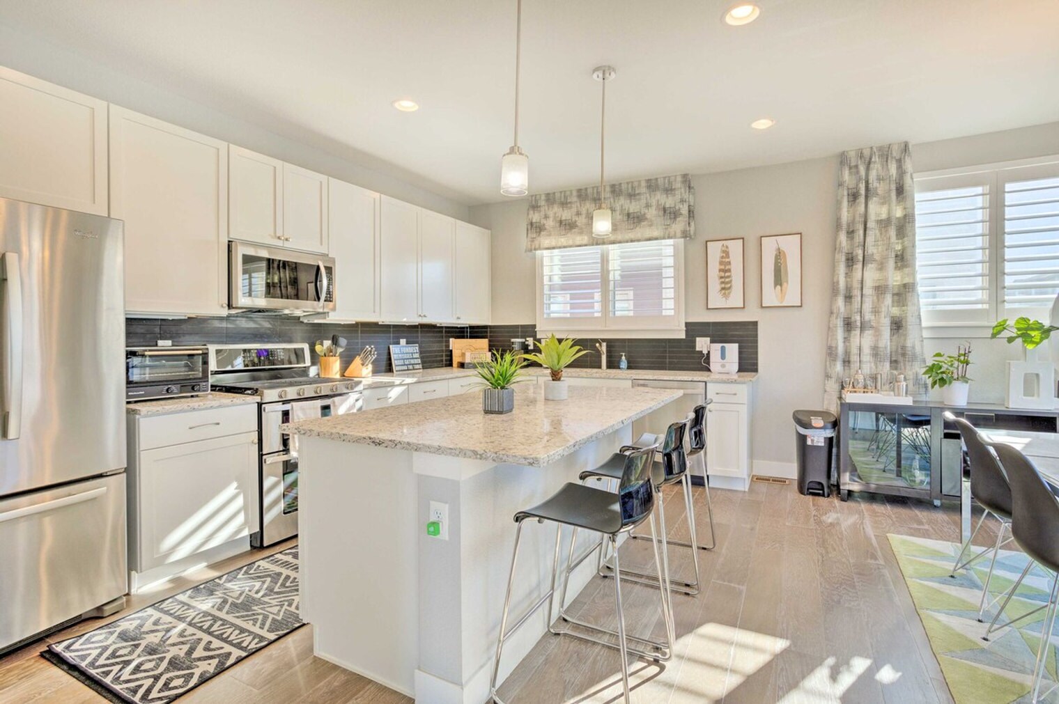 Building Photo - 4260 E Warren Ave