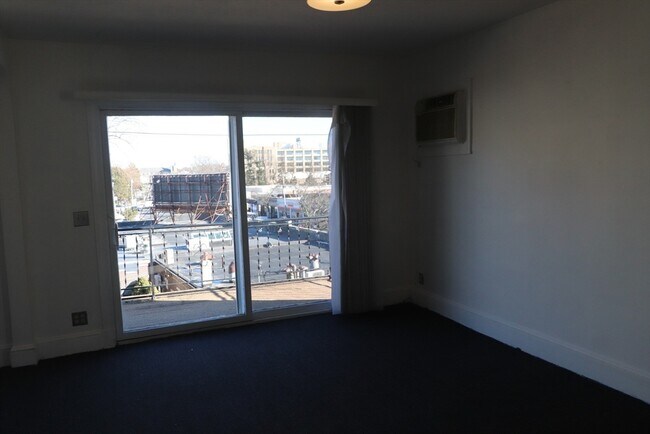 Building Photo - 8 Irma Ave