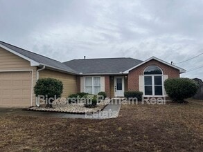 Building Photo - 165 Sweetwater Dr