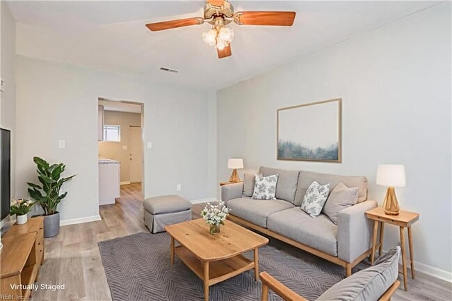 Building Photo - 1447 W 40th St