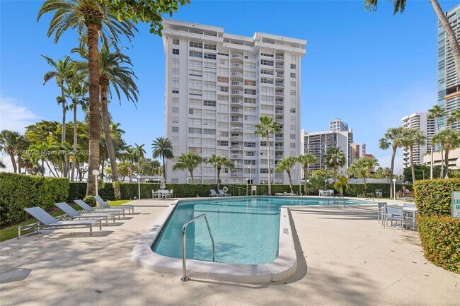 Building Photo - 1408 Brickell Bay Dr