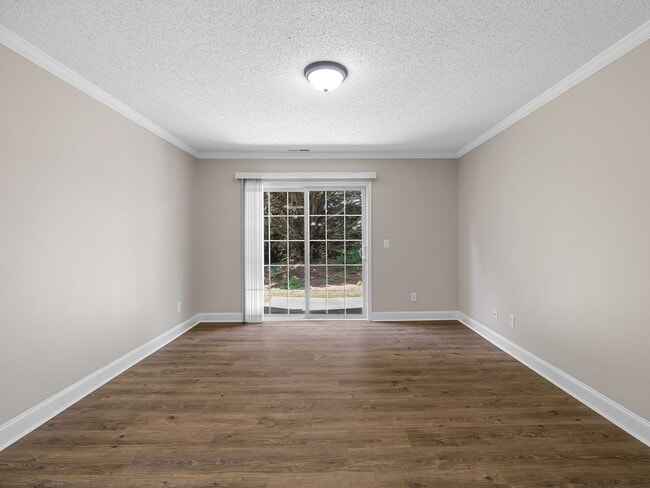 Building Photo - Newly Renovated 2BR, 2 BA in Greer SC