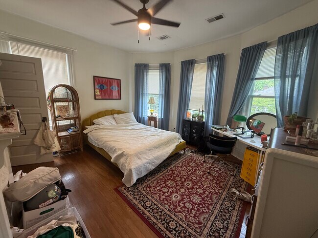 Building Photo - Grant Park - Quadplex Unit C