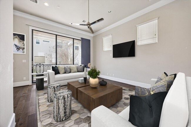 Building Photo - 2016 Covent Garden Station