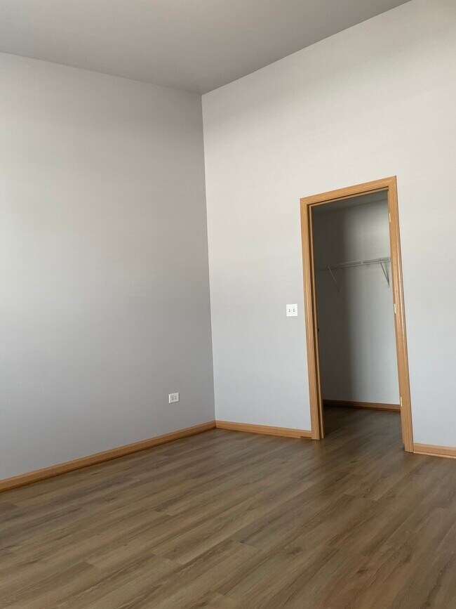 Building Photo - 1723 Silverstone Dr