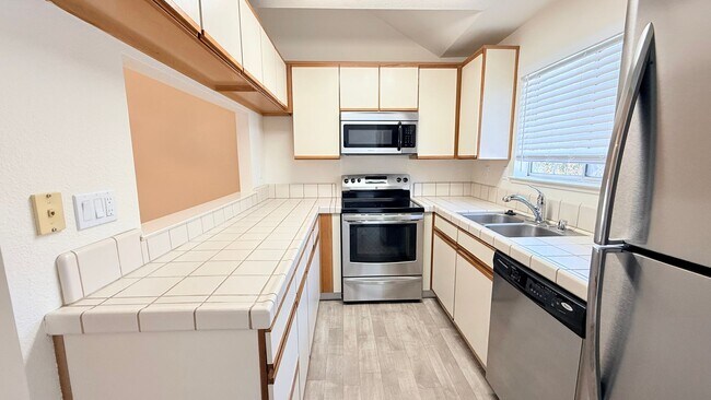 Building Photo - Charming 2BD/2BA + Loft, Upper Unit Condo in Alamo- Available NOW!