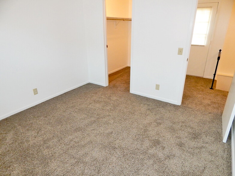 Main Bedroom and Walk-In - 95 Pine St
