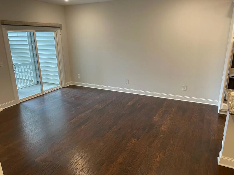 Building Photo - Room in Townhome on Farm Pond Trail