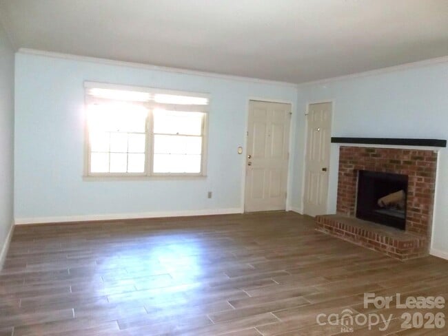 Building Photo - 2141 Selwyn Ave