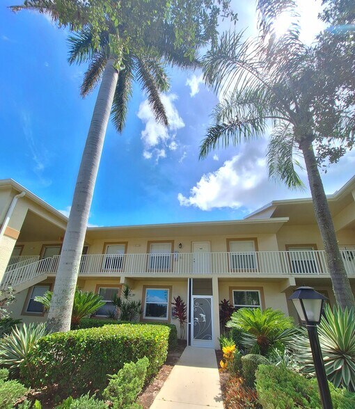 Front of unit - 21301 Lancaster Run