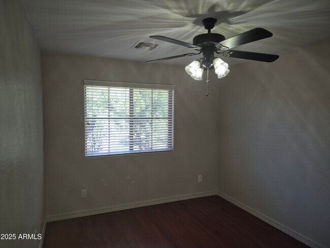 Building Photo - 3638 W Thalia Ct