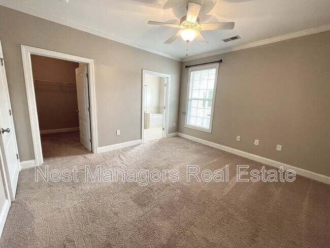 Building Photo - 1922 Harcourt Cir