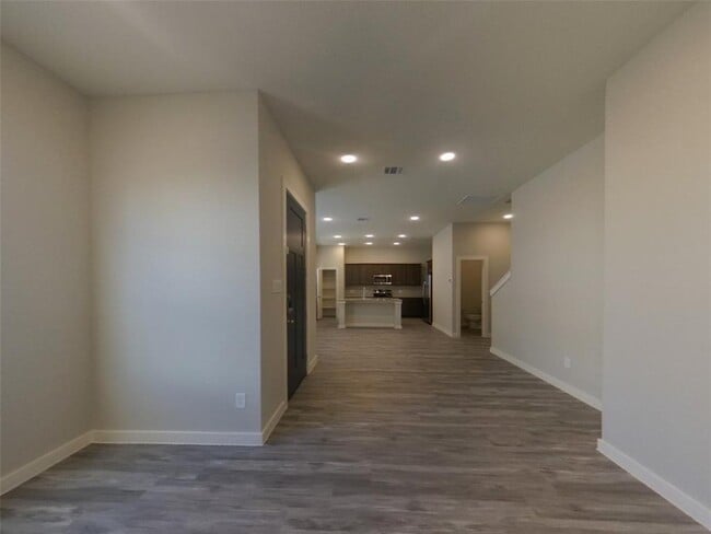 Building Photo - 9835 Willow Creek Commerce Dr