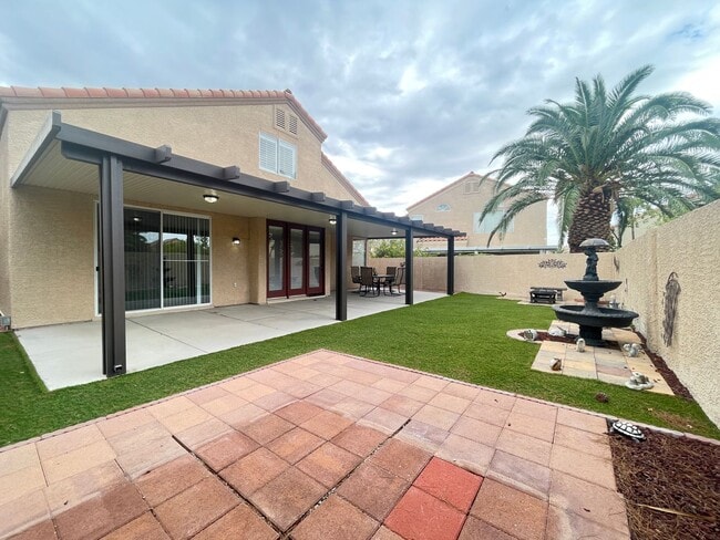 Building Photo - Gorgeous 2-story home in the Green Valley ...