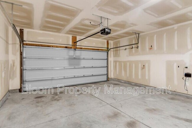 Building Photo - 227 Shortmarsh St