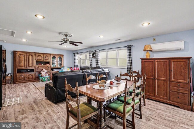 Building Photo - 7409 Lake Dr
