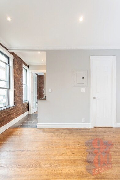 Building Photo - 416 E 13th St
