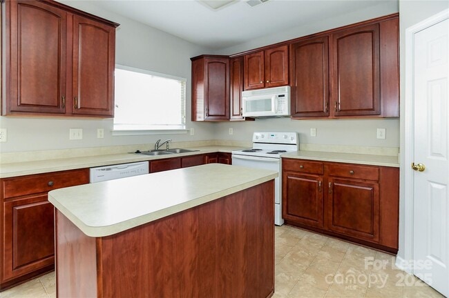 Building Photo - 332 Rock Ridge Ln
