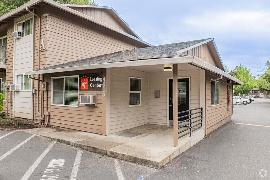Entrance - Fox Pointe Apartments
