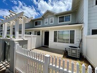 Building Photo - Spacious Townhouse with Central AC, Garage...