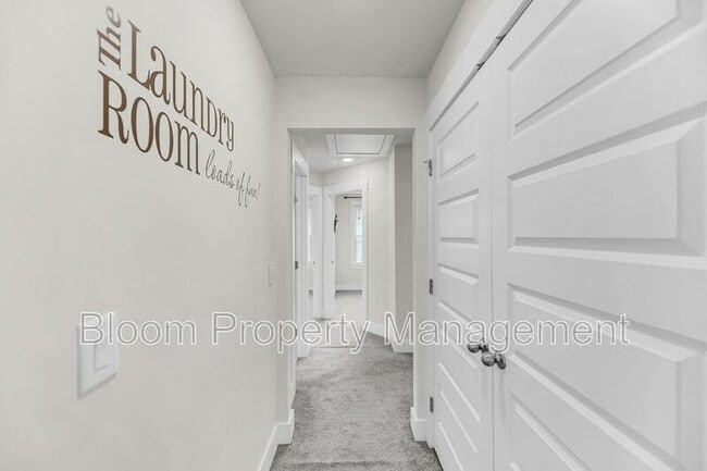 Building Photo - 7770 Park Gate Dr