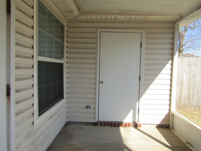 Building Photo - Northeast Pensacola 2BR Patio Home Near UWF & I-10 with Screened Porch, Privacy-Fenced Backyard.